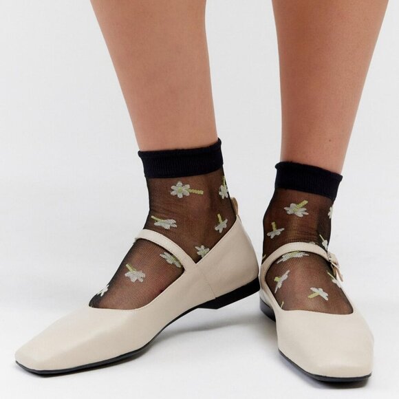 NWT Urban Outfitters Icon Sheer Mesh Floral Print Socks - Picture 1 of 5